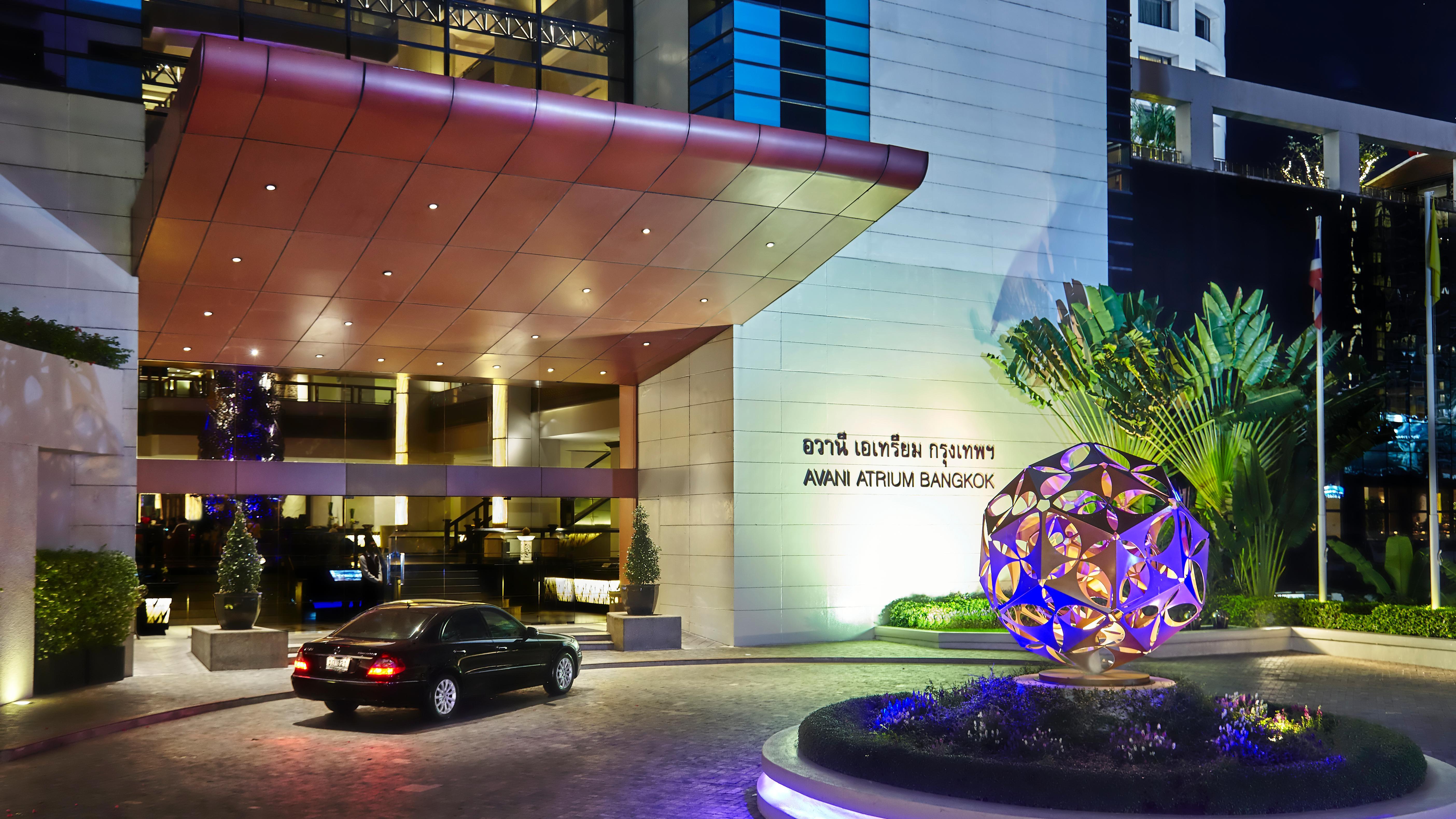 Grand Mercure Bangkok Atrium Zewnętrze zdjęcie The main entrance of the hotel