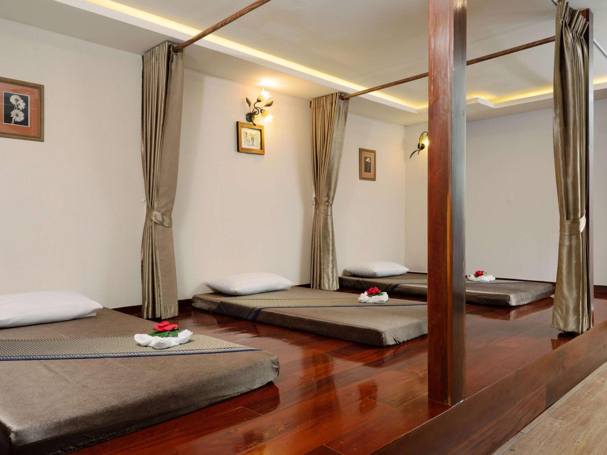Grand Mercure Bangkok Atrium Zewnętrze zdjęcie Thai massage beds